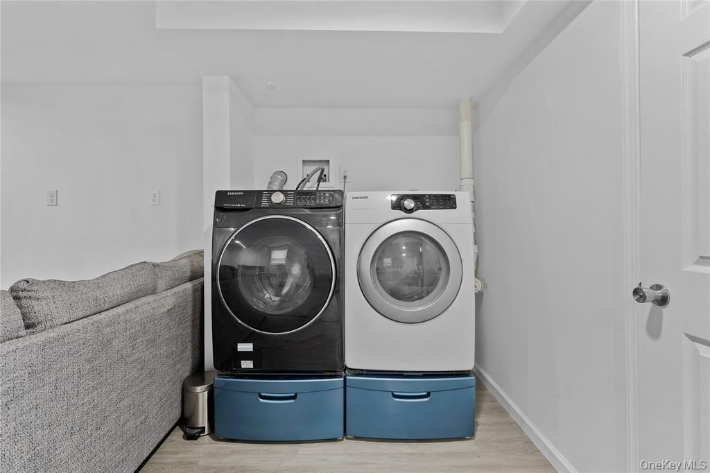 Interior, Washer, Wood Texture Flooring