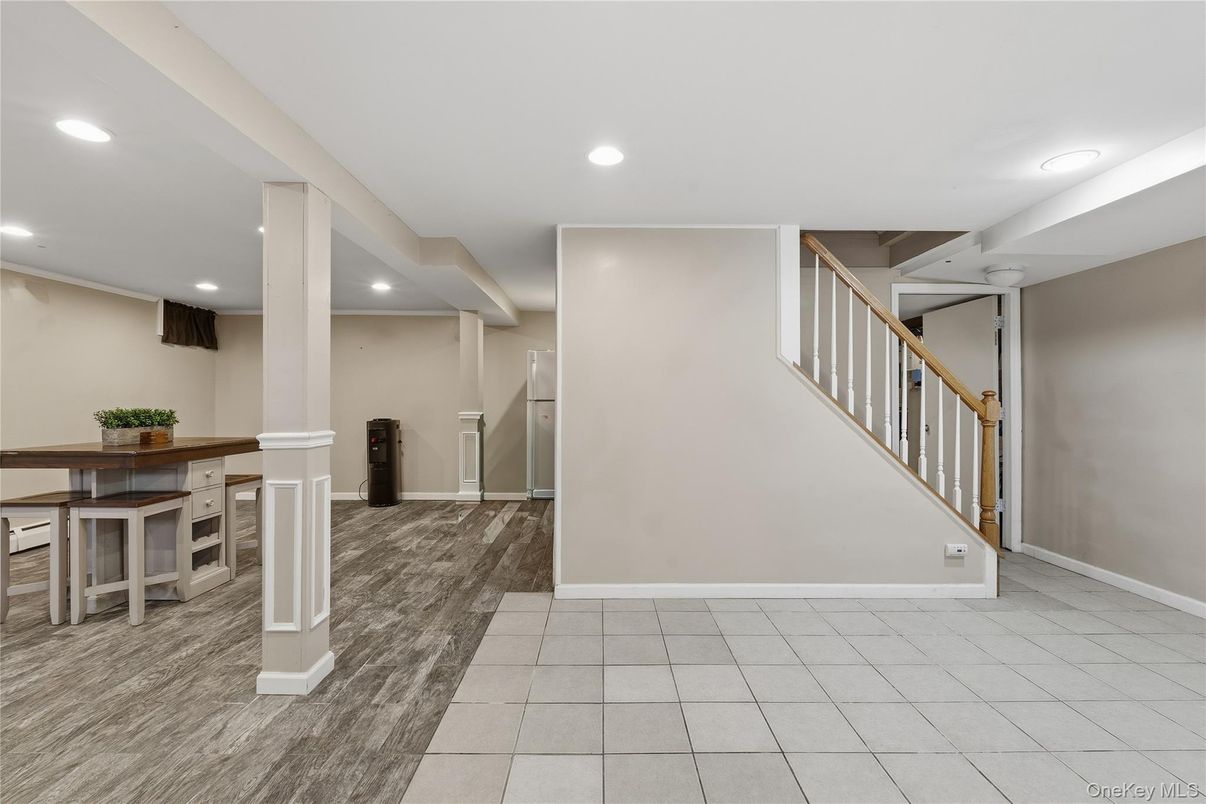 Dining room, Interior, Recessed Lighting