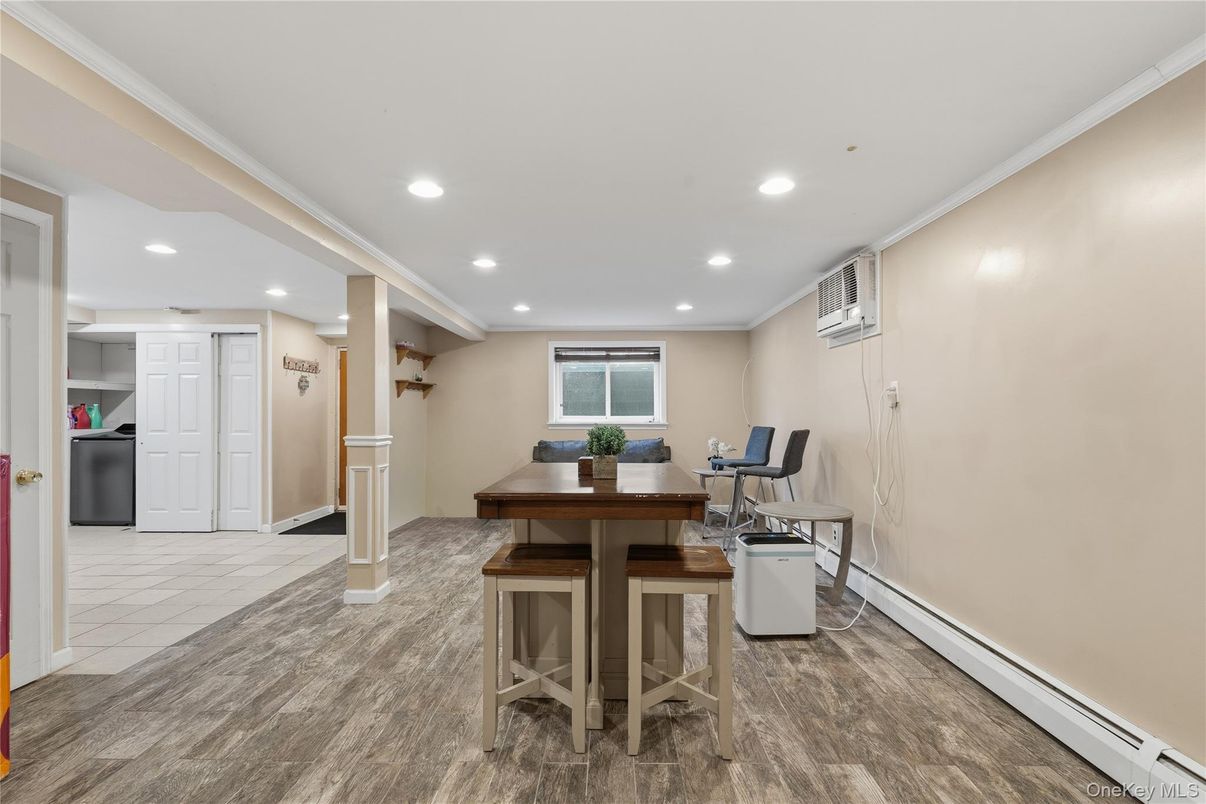 Dining room, Interior, Recessed Lighting