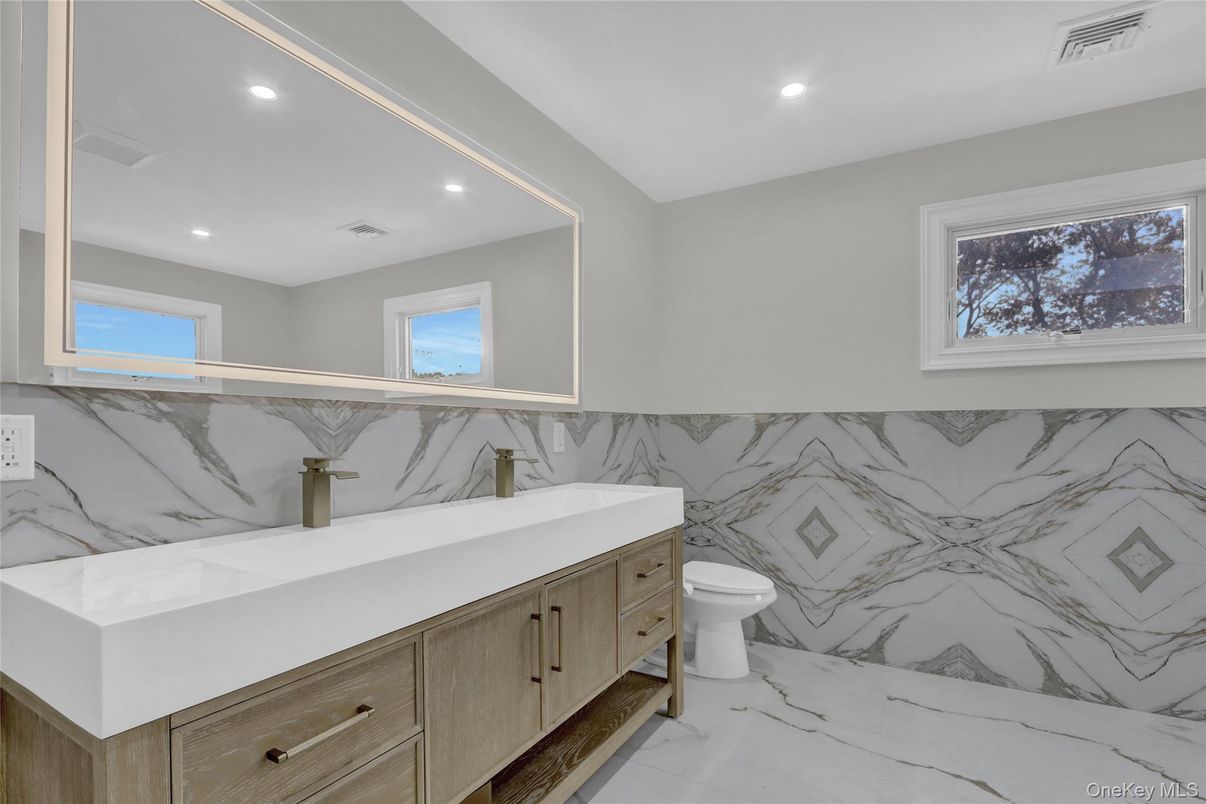 Bathroom, Interior, Marble, Marble Walls, Recessed Lighting