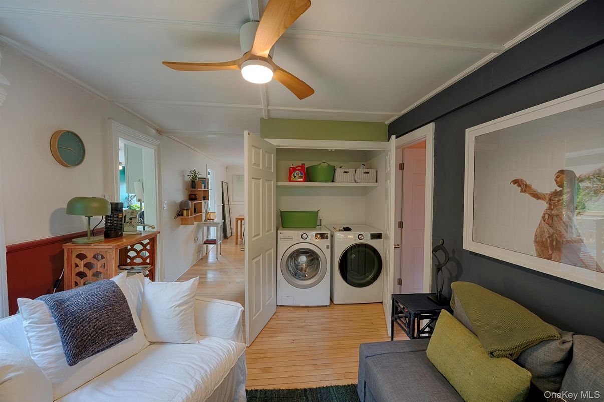 Interior, Utility Closets, Washer, Wood Texture Flooring