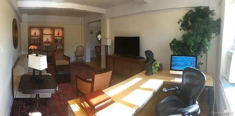 Home Office, Interior