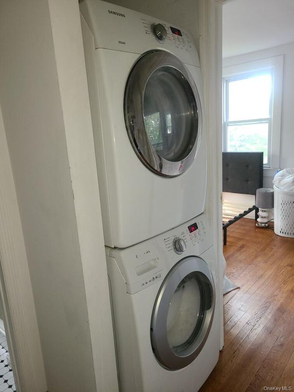 Interior, Utility Closets, Washer, Wood Texture Flooring