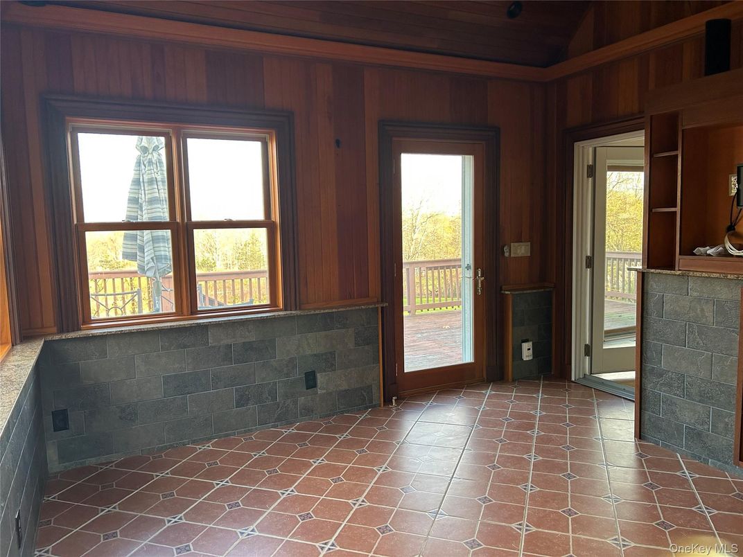 Empty room, Interior, Stone Walls, Wooden Ceilings, Wooden Walls