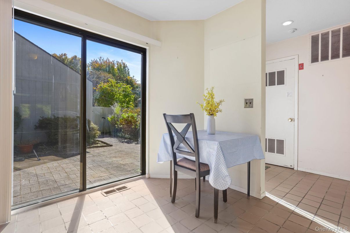 Dining room, Interior, Recessed Lighting