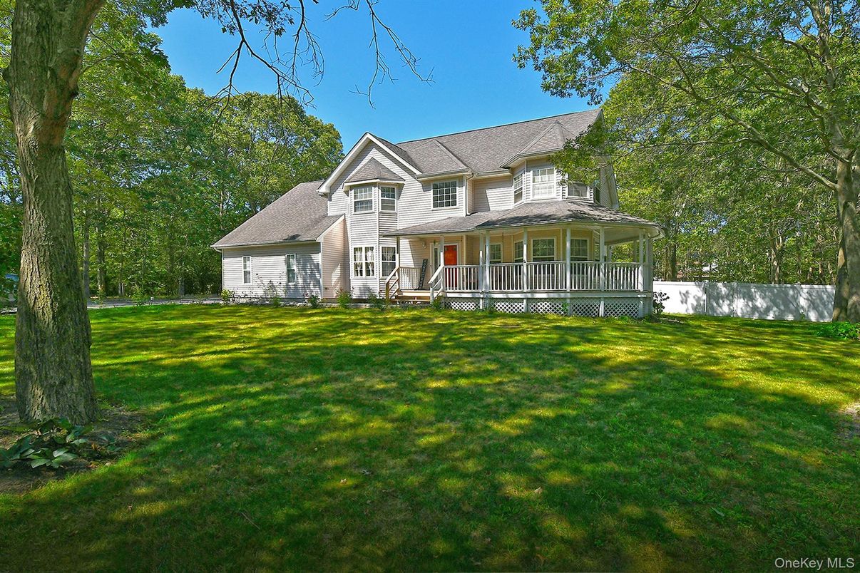 Backyard, Exterior, Facade, Queen Anne Victorian
