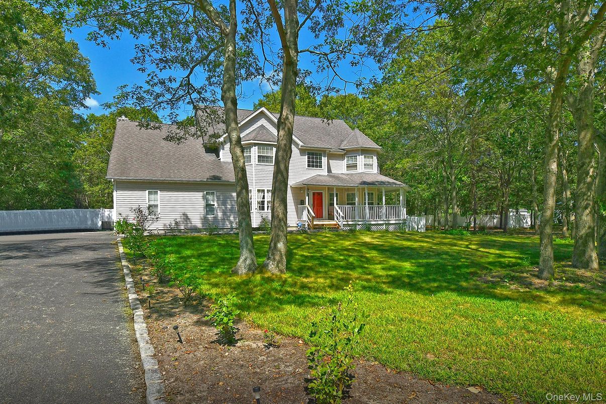 Backyard, Exterior, Facade, Queen Anne Victorian
