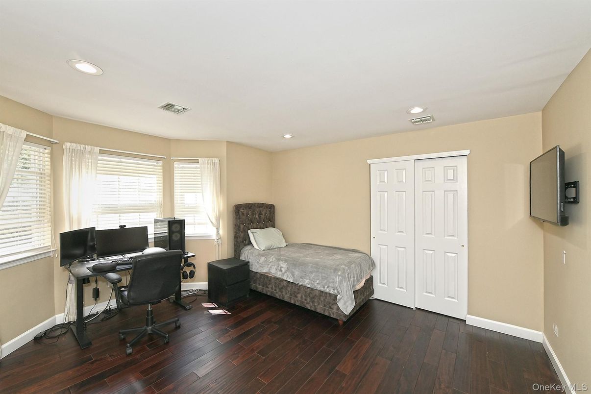 Bedroom, Home Office, Interior, Recessed Lighting, Wood Texture Flooring