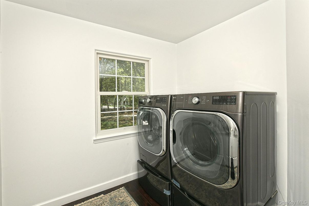 Interior, Washer, Wood Texture Flooring