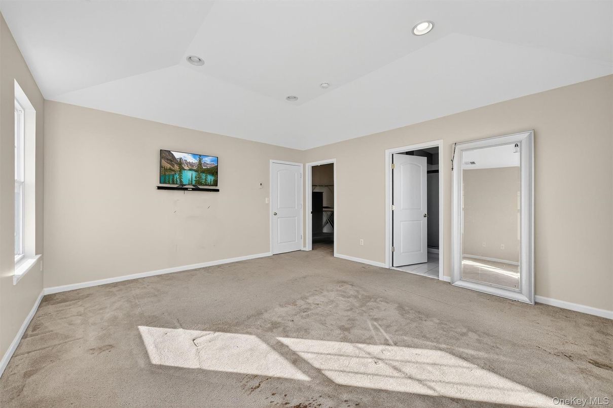 Empty room, Interior, Recessed Lighting