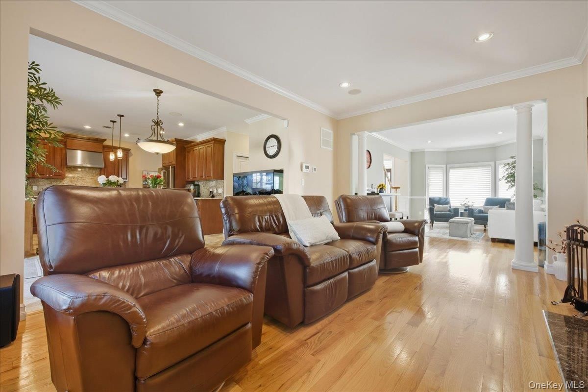 Interior, Kitchen, Living room, Pendant Lights, Recessed Lighting, Wood Texture Flooring