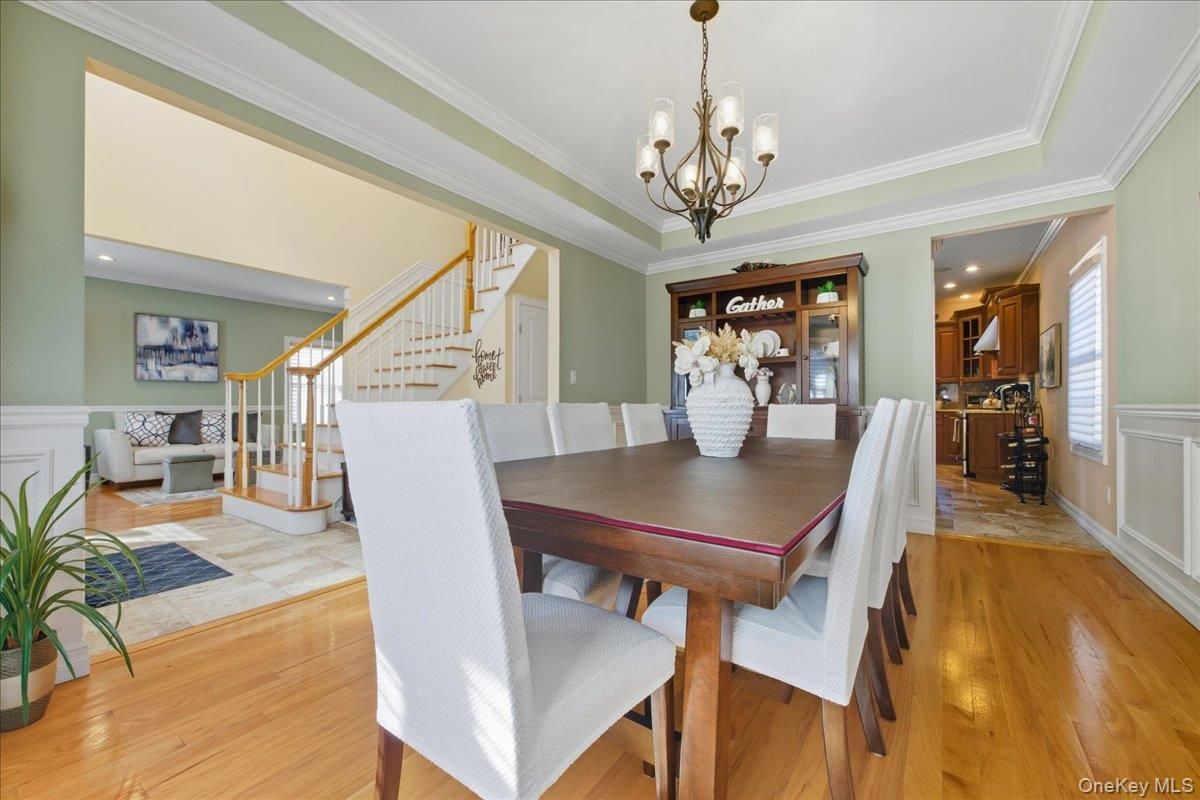Chandelier, Dining room, Interior, Recessed Lighting, Wood Texture Flooring