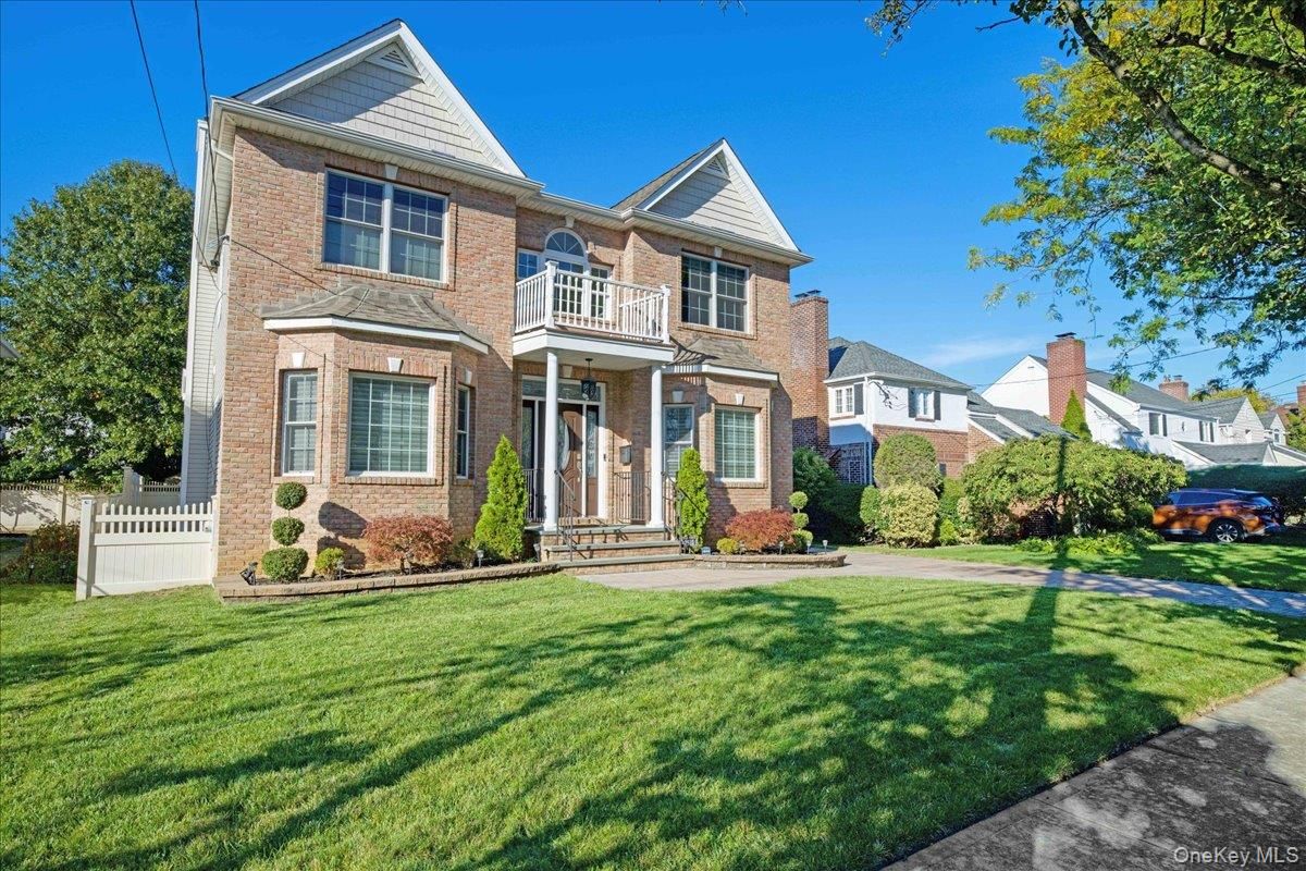 Exterior, Facade, Brick Facade, Georgian