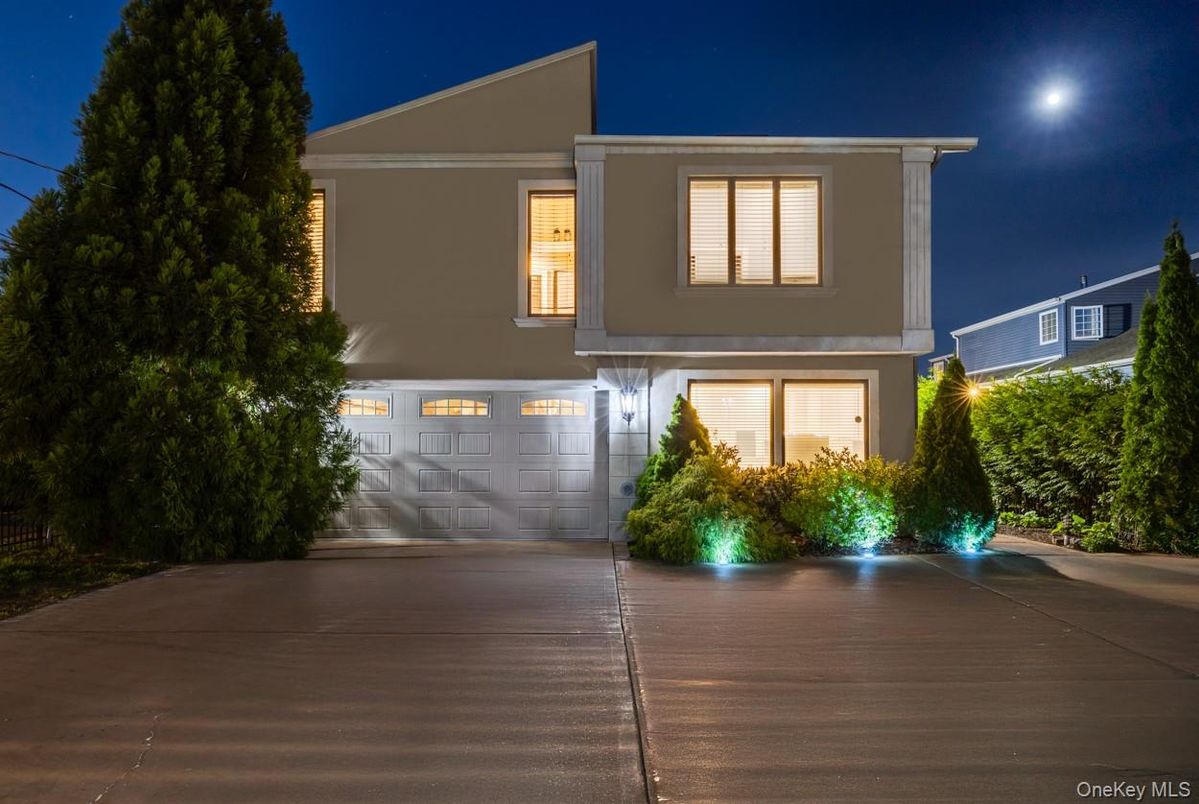 Attached, Exterior, Facade, Modern