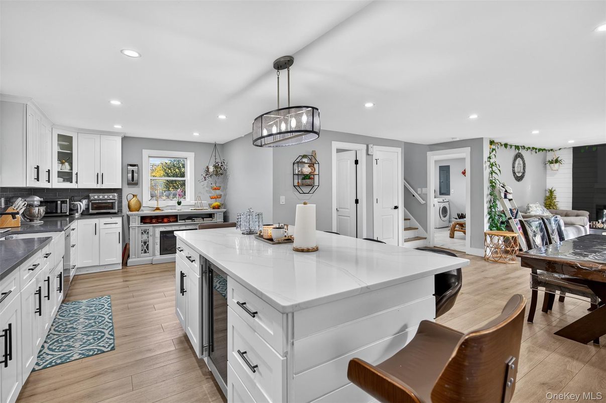 Dining room, Interior, Kitchen, Pendant Lights, Recessed Lighting, Wood Texture Flooring