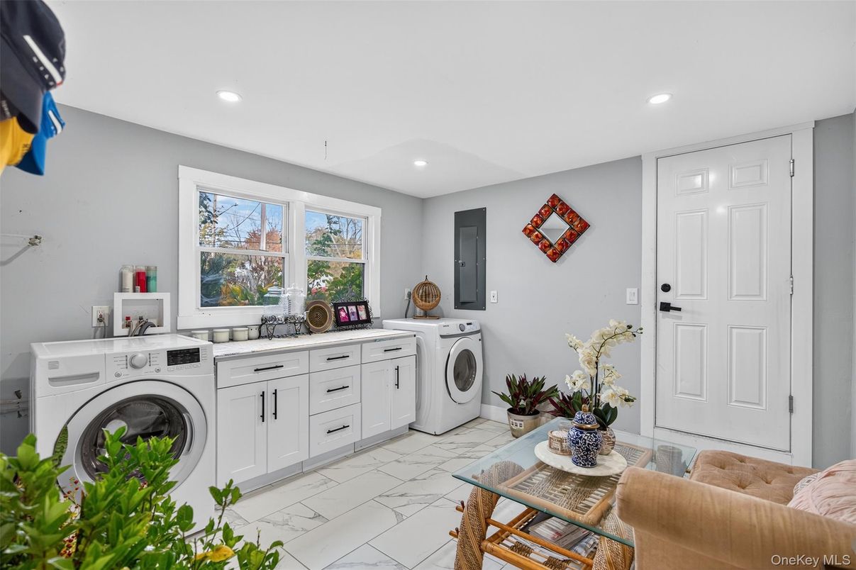 Interior, Marble, Recessed Lighting, Washer
