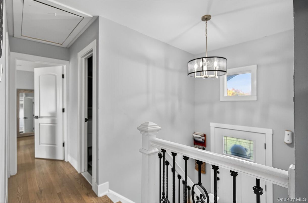 Interior, Pendant Lights, Wood Texture Flooring