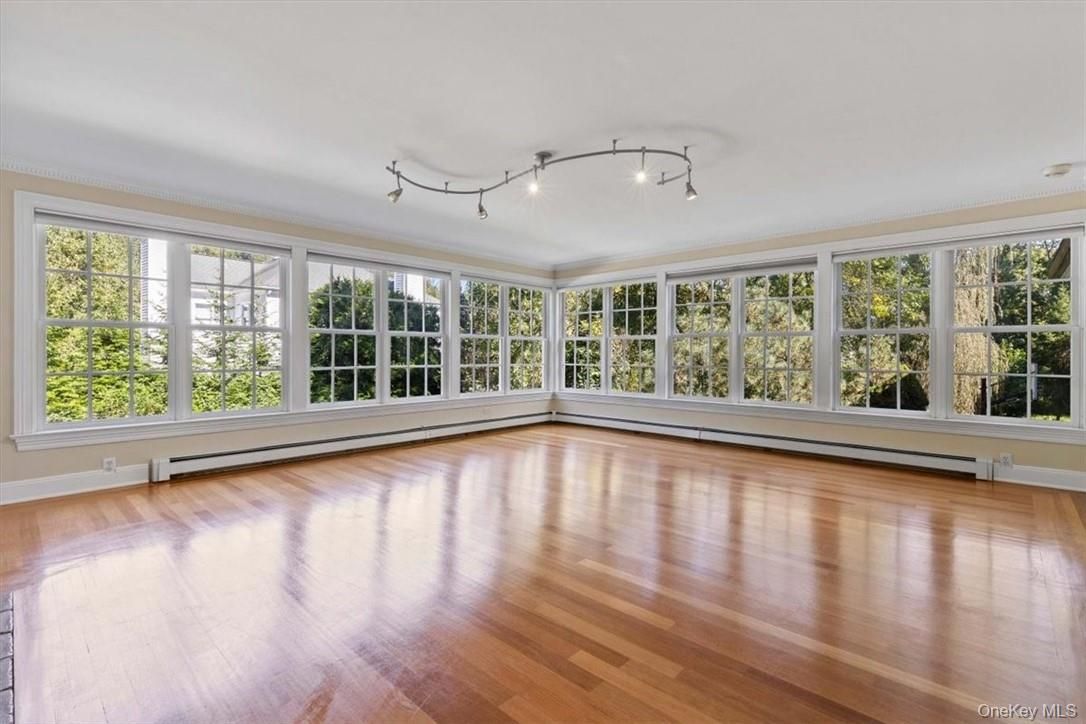 Empty room, Interior, Sun Room, Wood Texture Flooring