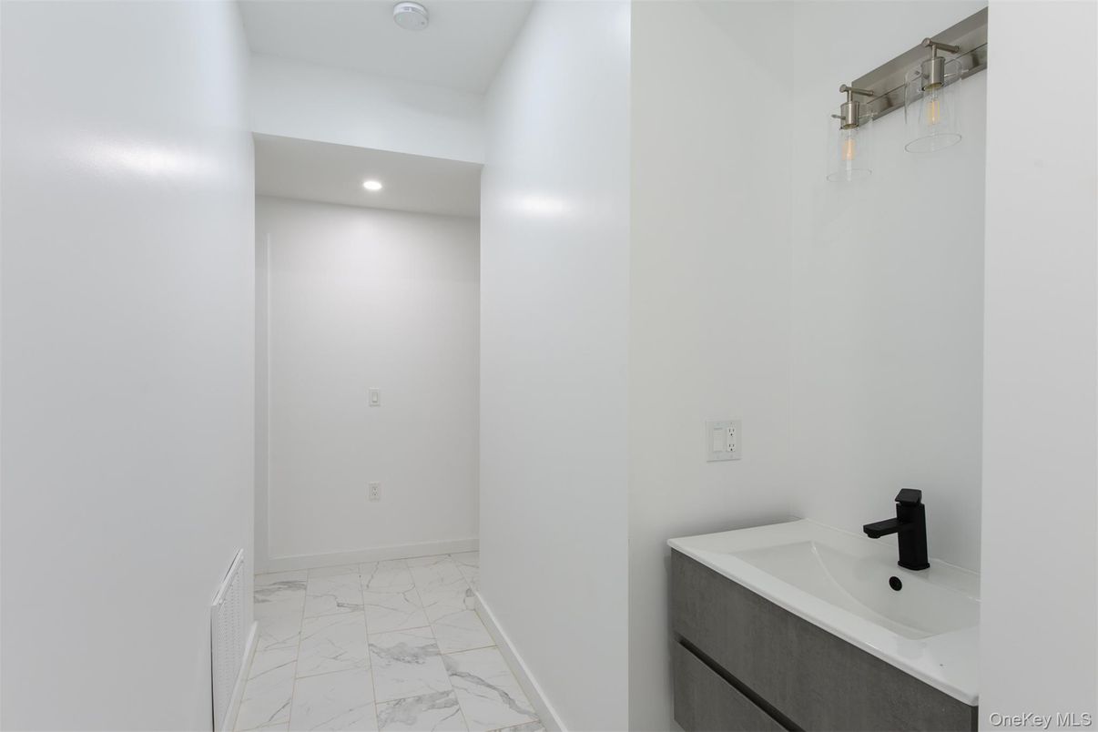 Bathroom, Interior, Marble, Recessed Lighting