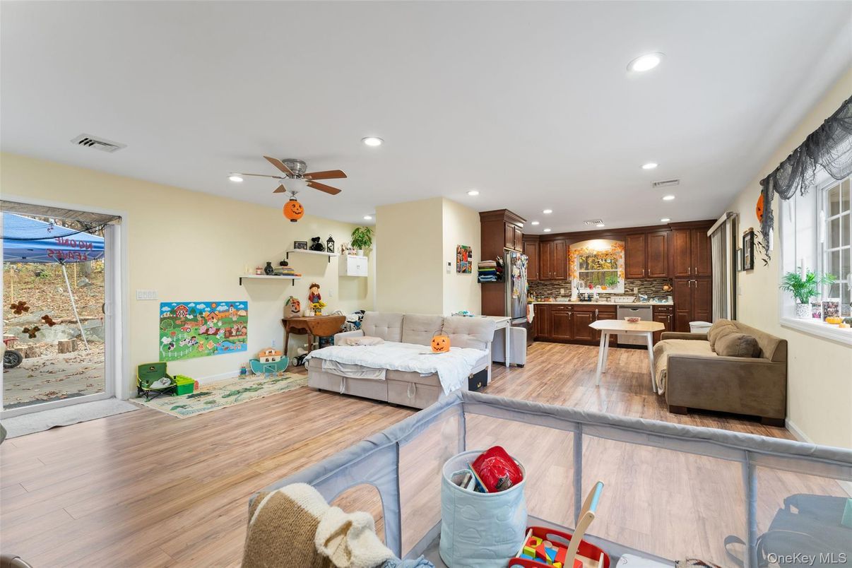 Interior, Living room, Recessed Lighting, Wood Texture Flooring