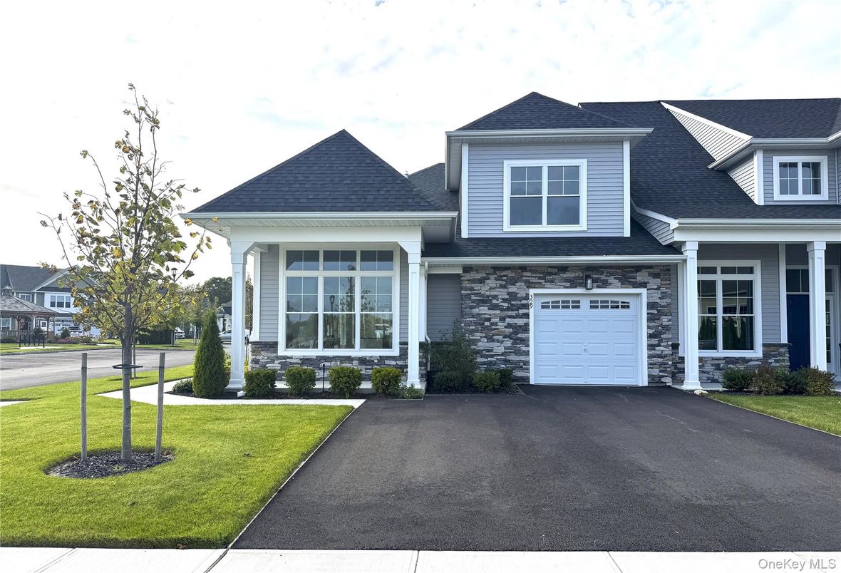 Attached, Exterior, Facade, Ranch