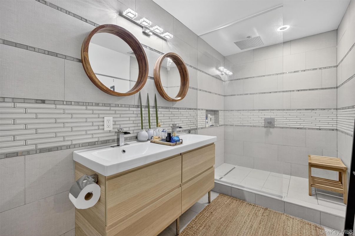 Bathroom, Interior, Recessed Lighting