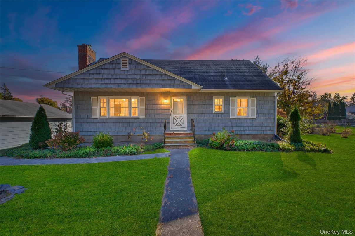 Backyard, Exterior, Facade, Ranch