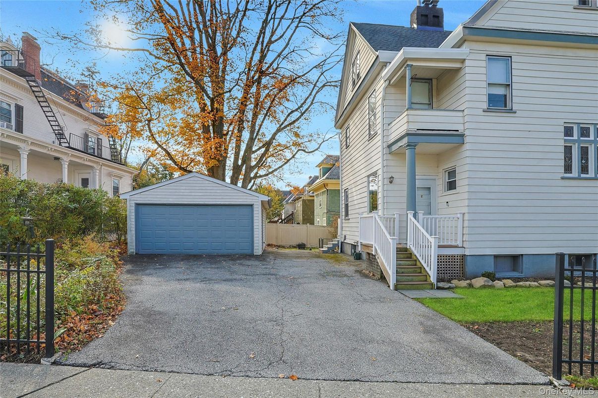 Detached Garage, Exterior