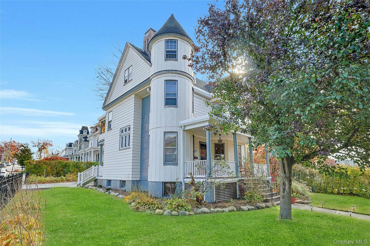 Backyard, Exterior, Facade, Queen Anne Victorian