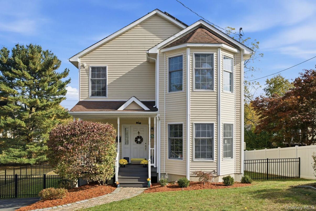 Exterior, Facade, Queen Anne Victorian