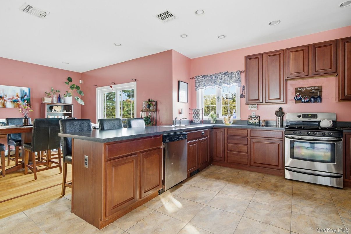 Dining room, Interior, Kitchen, Recessed Lighting, Stainless Steel Appliances