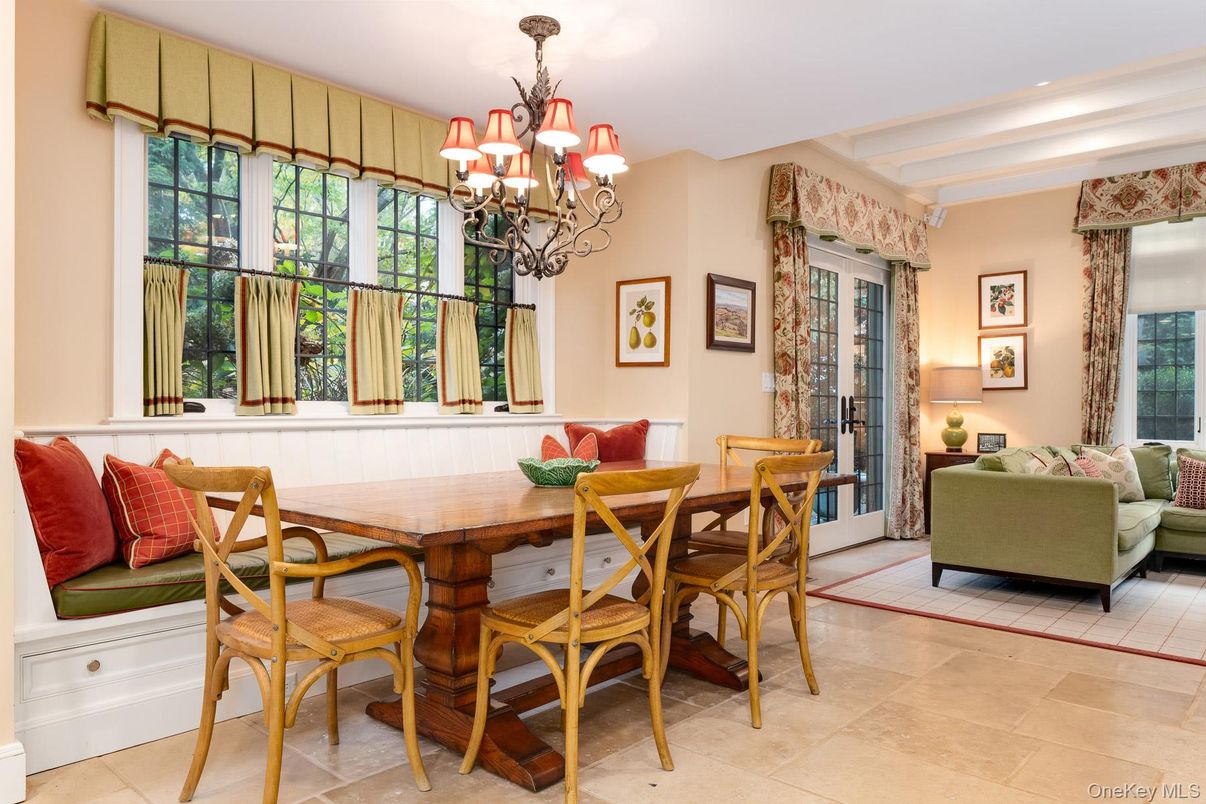 Chandelier, Dining room, Interior, Living room, Recessed Lighting