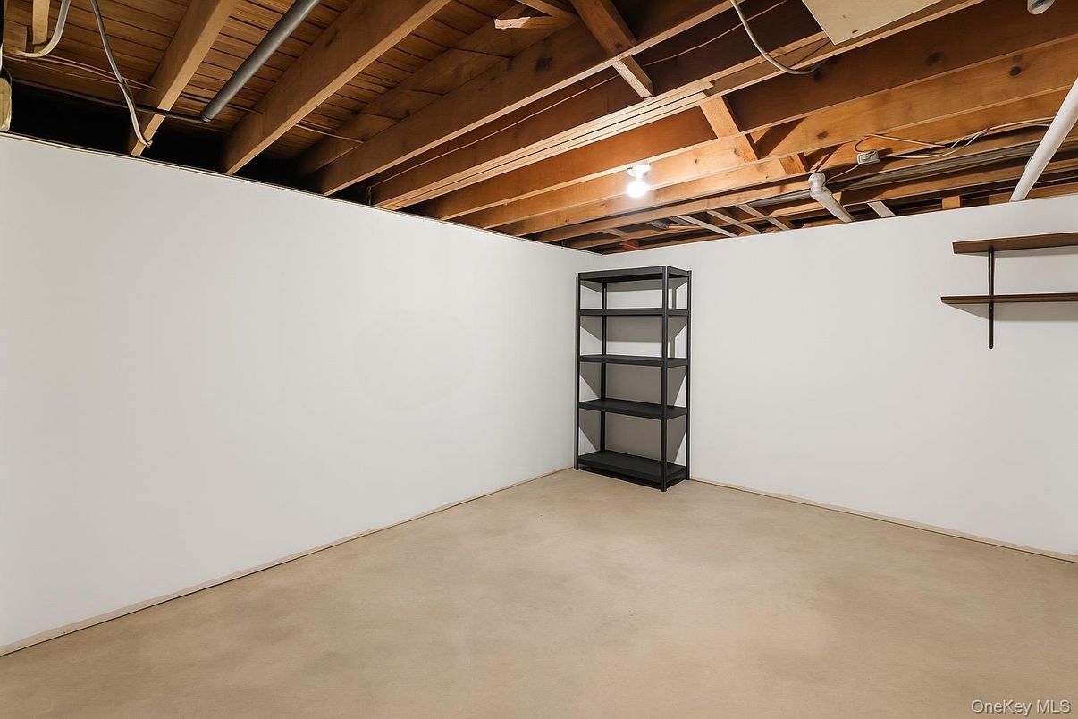 Empty room, Interior, Wooden Beams, Wooden Ceilings