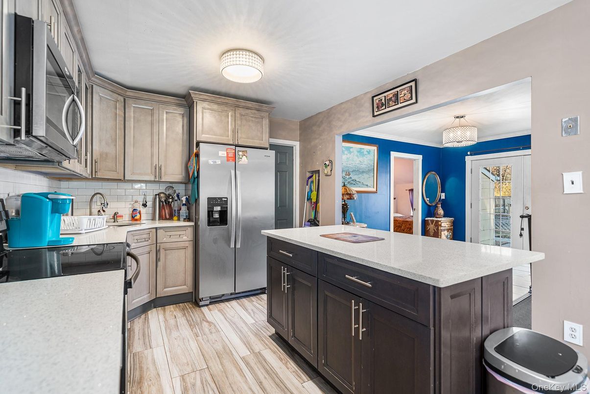 Chandelier, Interior, Kitchen, Stainless Steel Appliances, Wood Texture Flooring