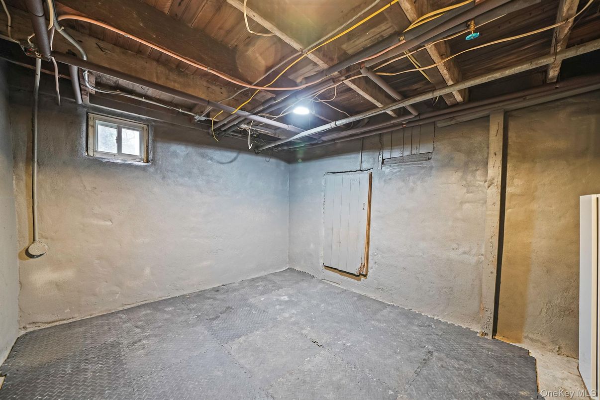 Empty room, Interior, Wooden Beams