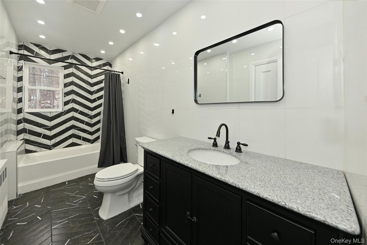 Bathroom, Interior, Marble, Recessed Lighting