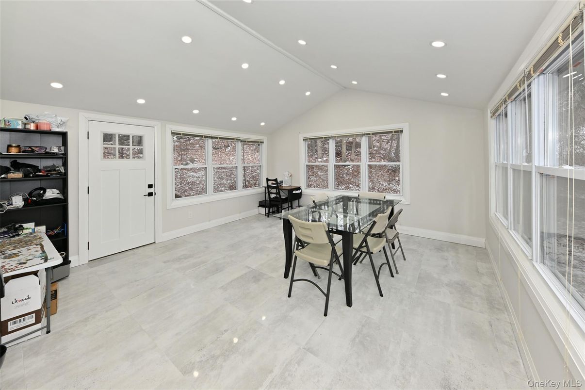 Dining room, Interior, Recessed Lighting