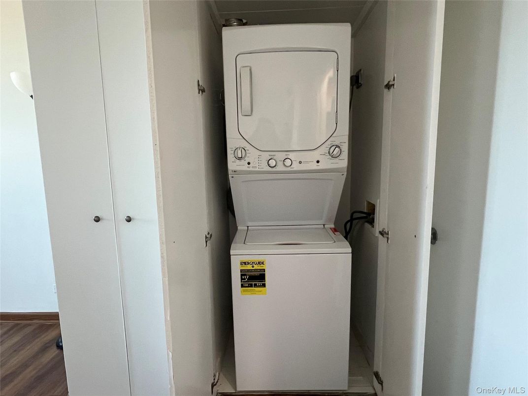 Interior, Utility Closets, Washer, Wood Texture Flooring