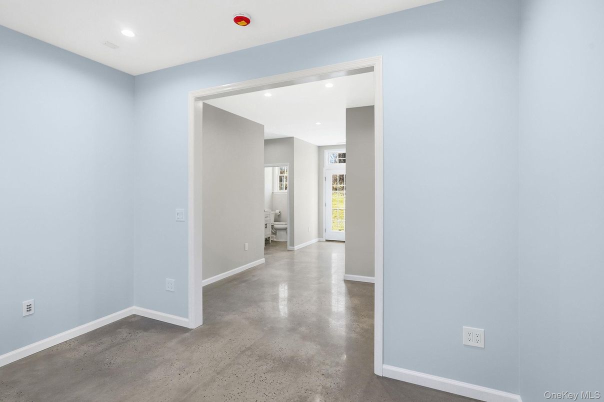 Empty room, Interior, Recessed Lighting