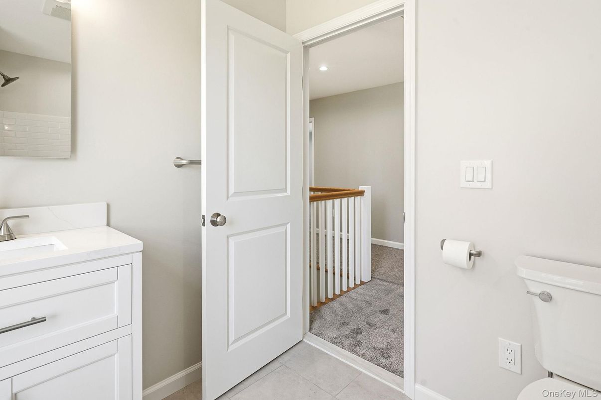 Bathroom, Interior, Recessed Lighting