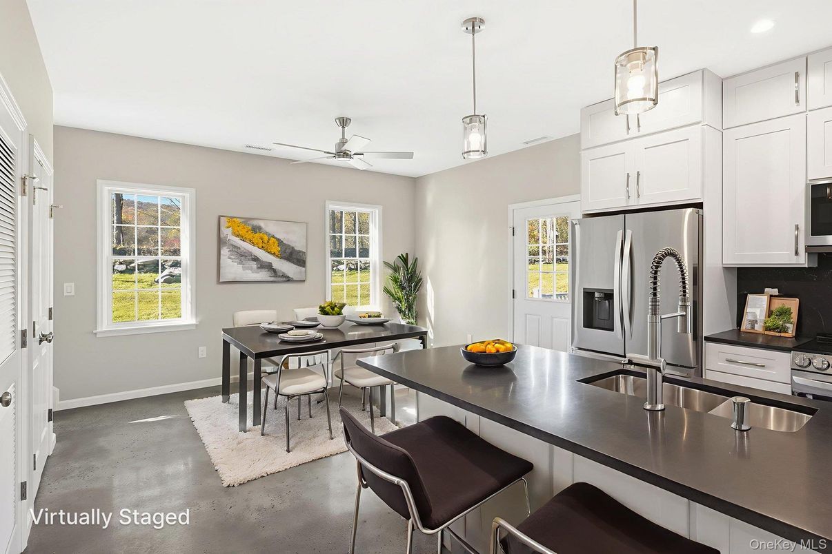 Dining room, Interior, Kitchen, Pendant Lights, Recessed Lighting, Stainless Steel Appliances