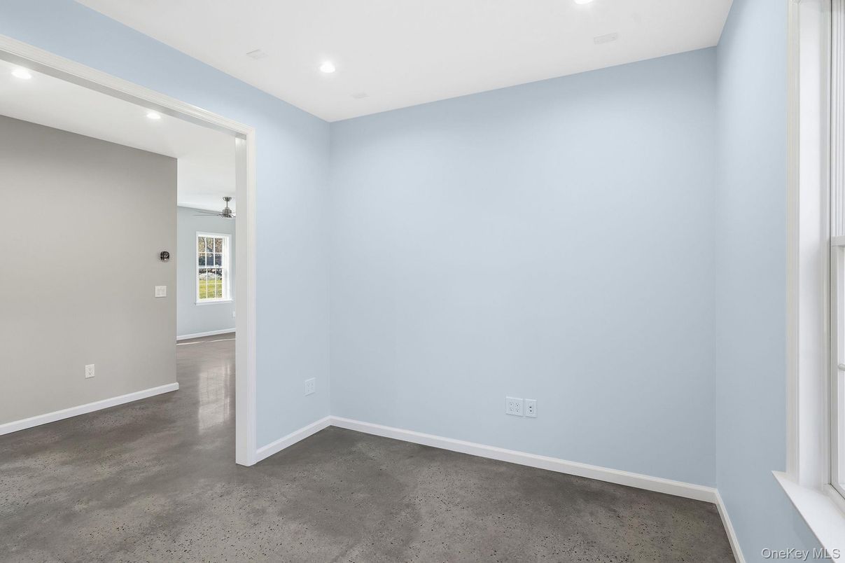 Empty room, Interior, Recessed Lighting