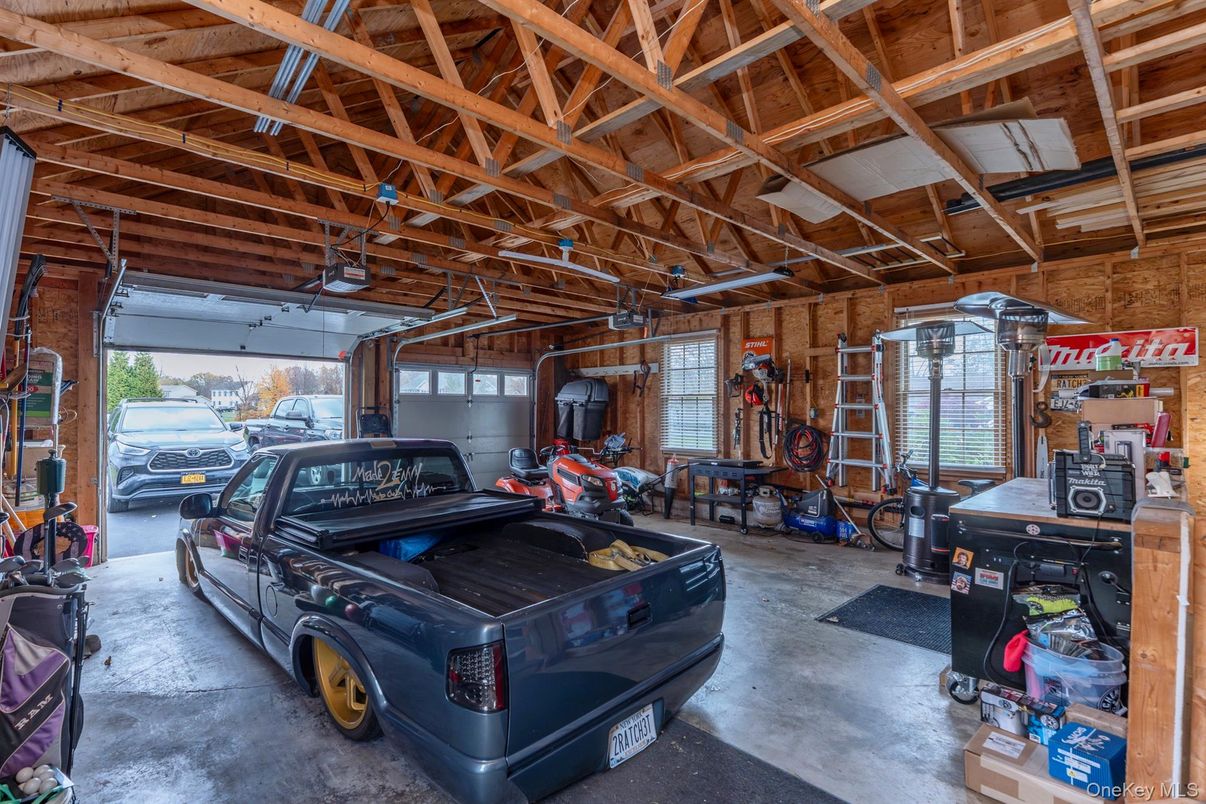 Garage, Interior, Wooden Beams