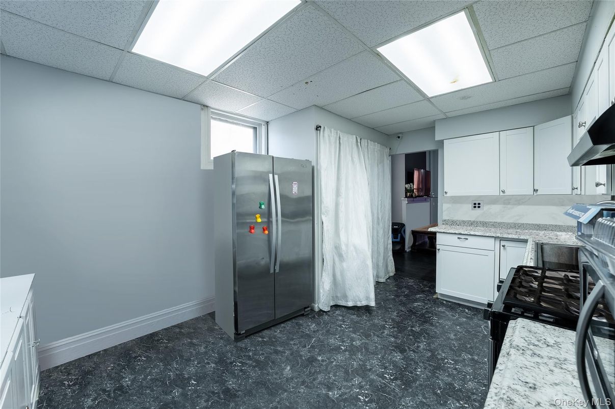 Elevator, Interior, Kitchen, Recessed Lighting