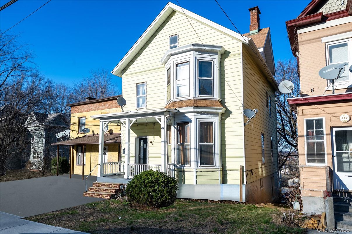 Exterior, Facade, Queen Anne Victorian