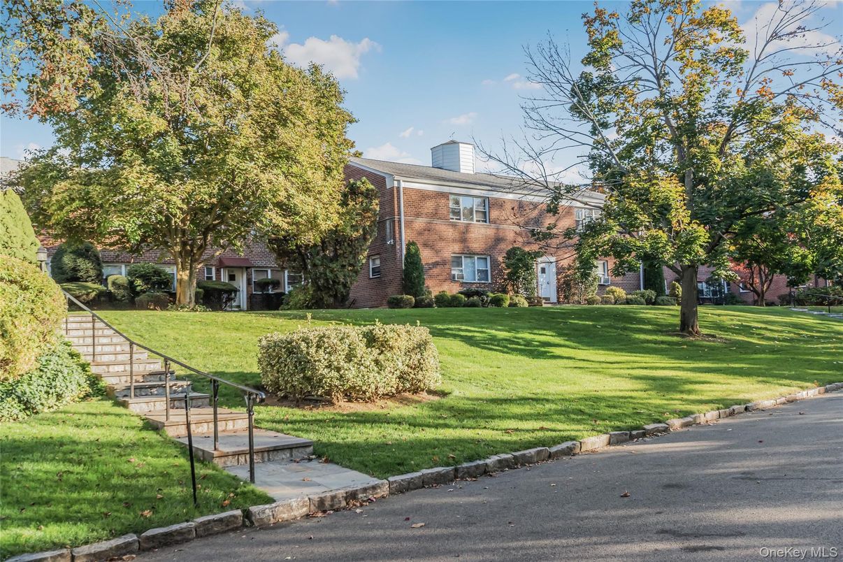Exterior, Facade, Brick Facade, Georgian