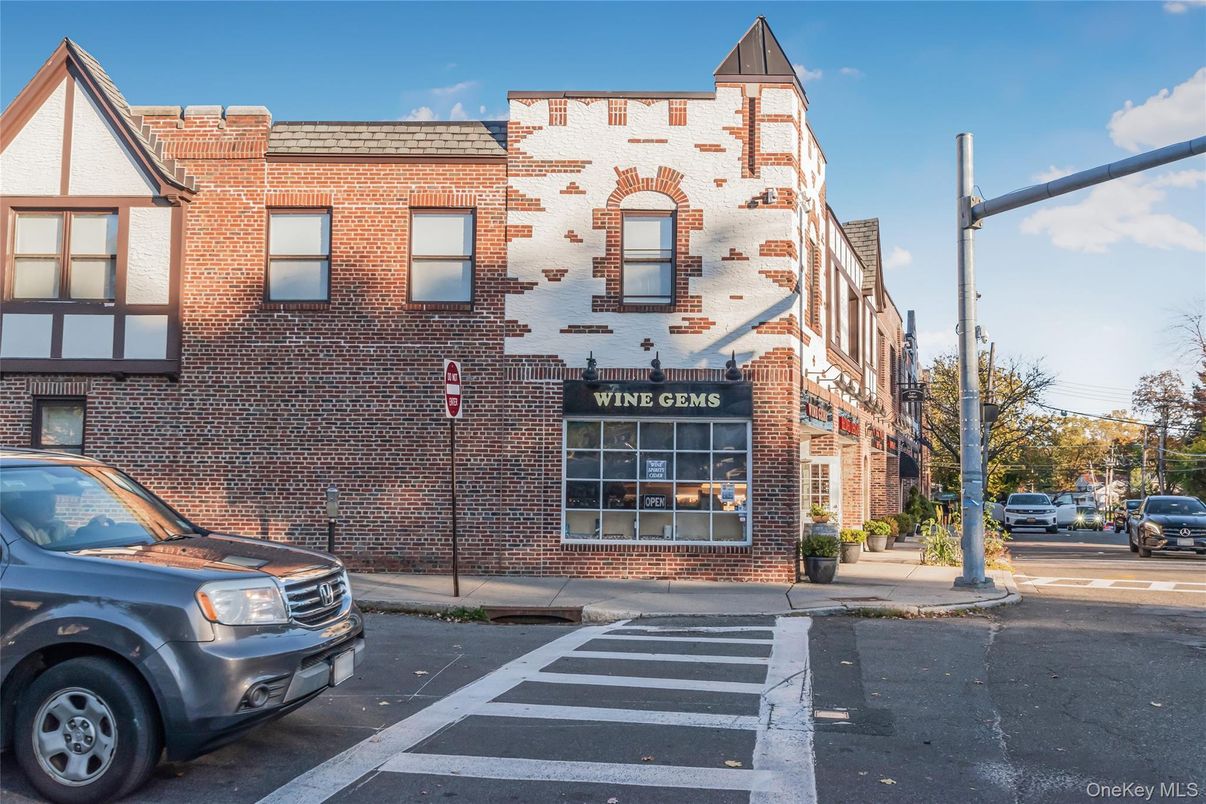 Exterior, Facade, Brick Facade, Rowhouse