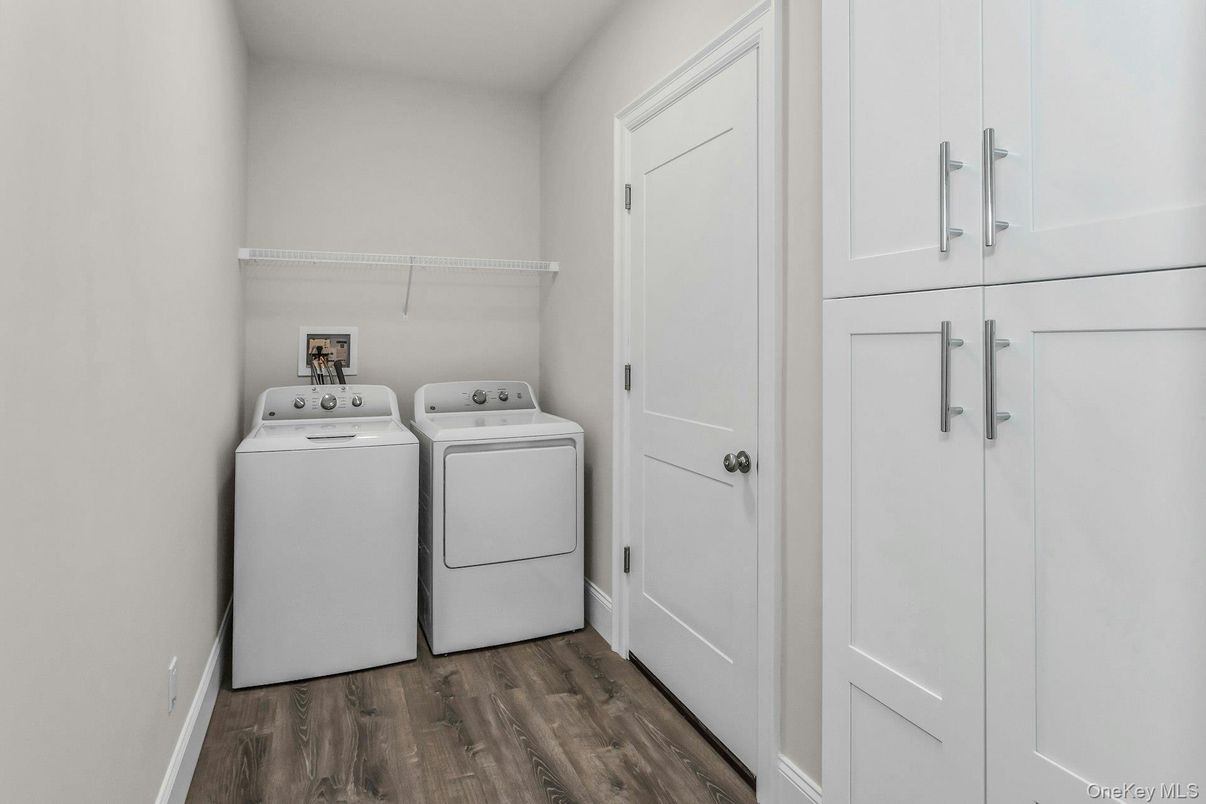 Interior, Utility Closets, Washer, Wood Texture Flooring
