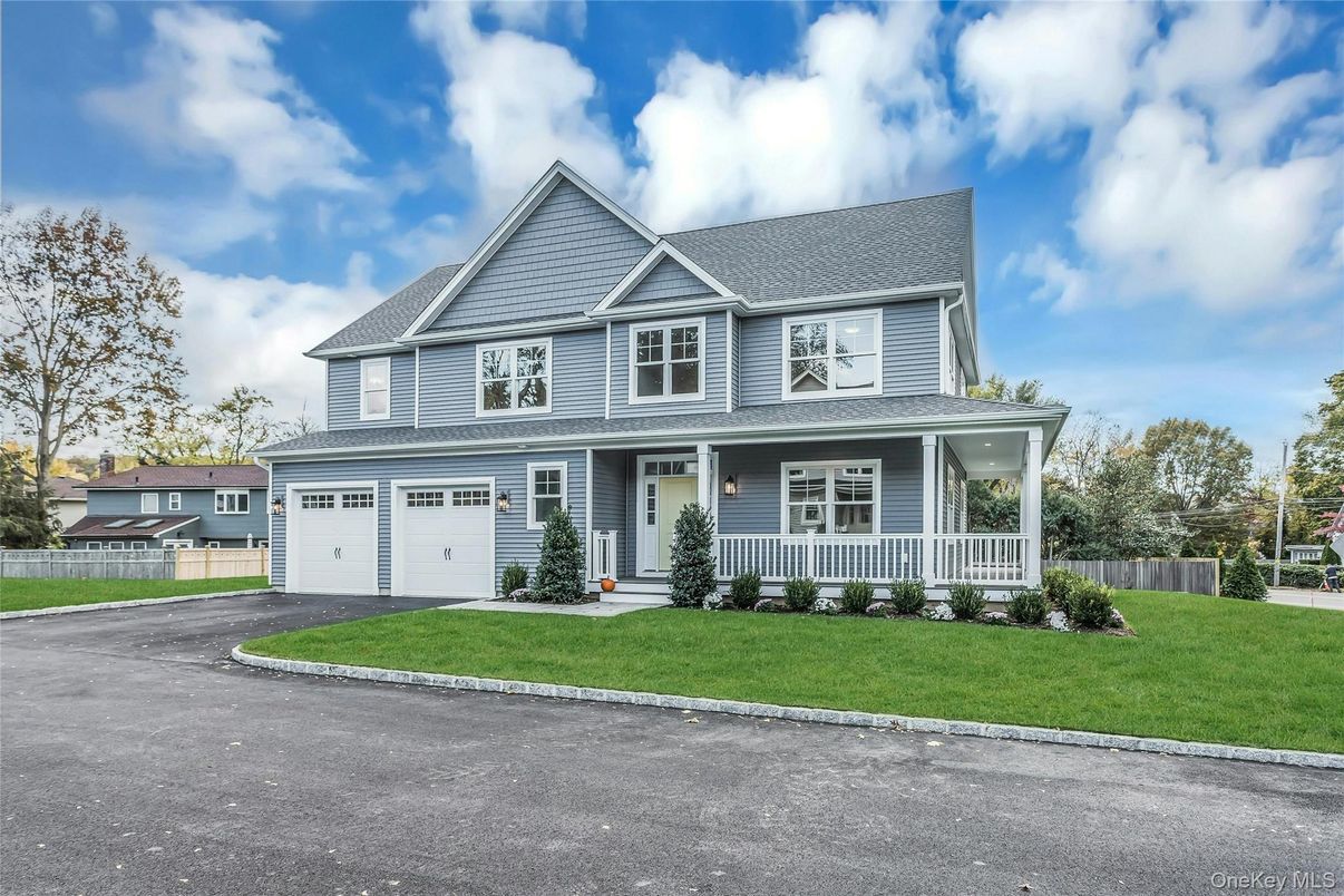 Attached, Exterior, Facade, Farmhouse