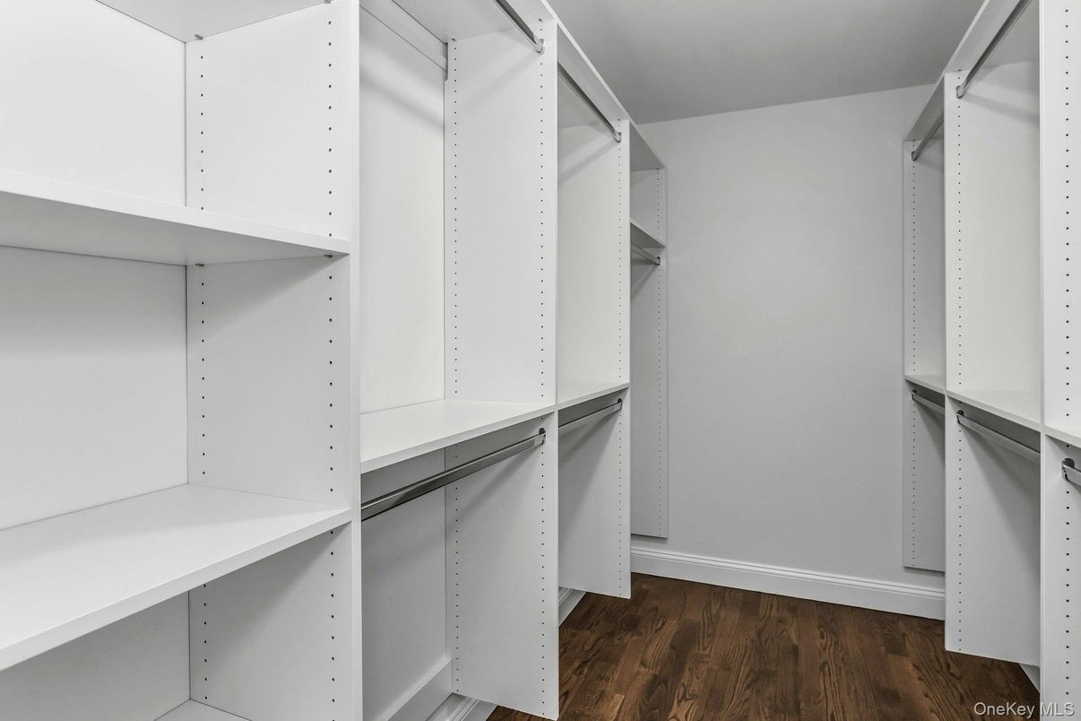 Interior, Walk-in Closets, Wood Texture Flooring